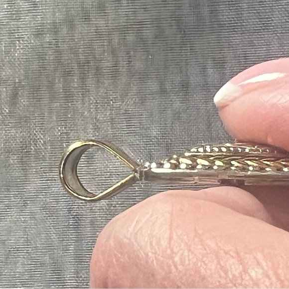 Elegant Gold and Silver Pendant - Picture 2 of 4